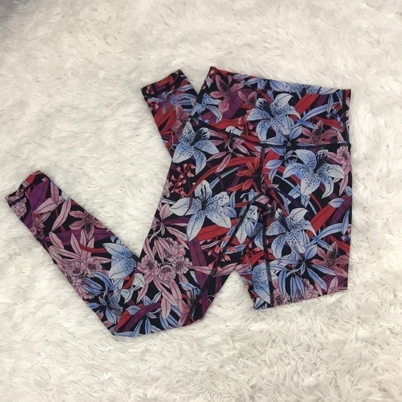 Lululemon Wunder Under Lush Lillies Multi - Picture 1 of 8